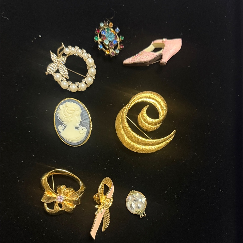 Antique style  brooches bundle